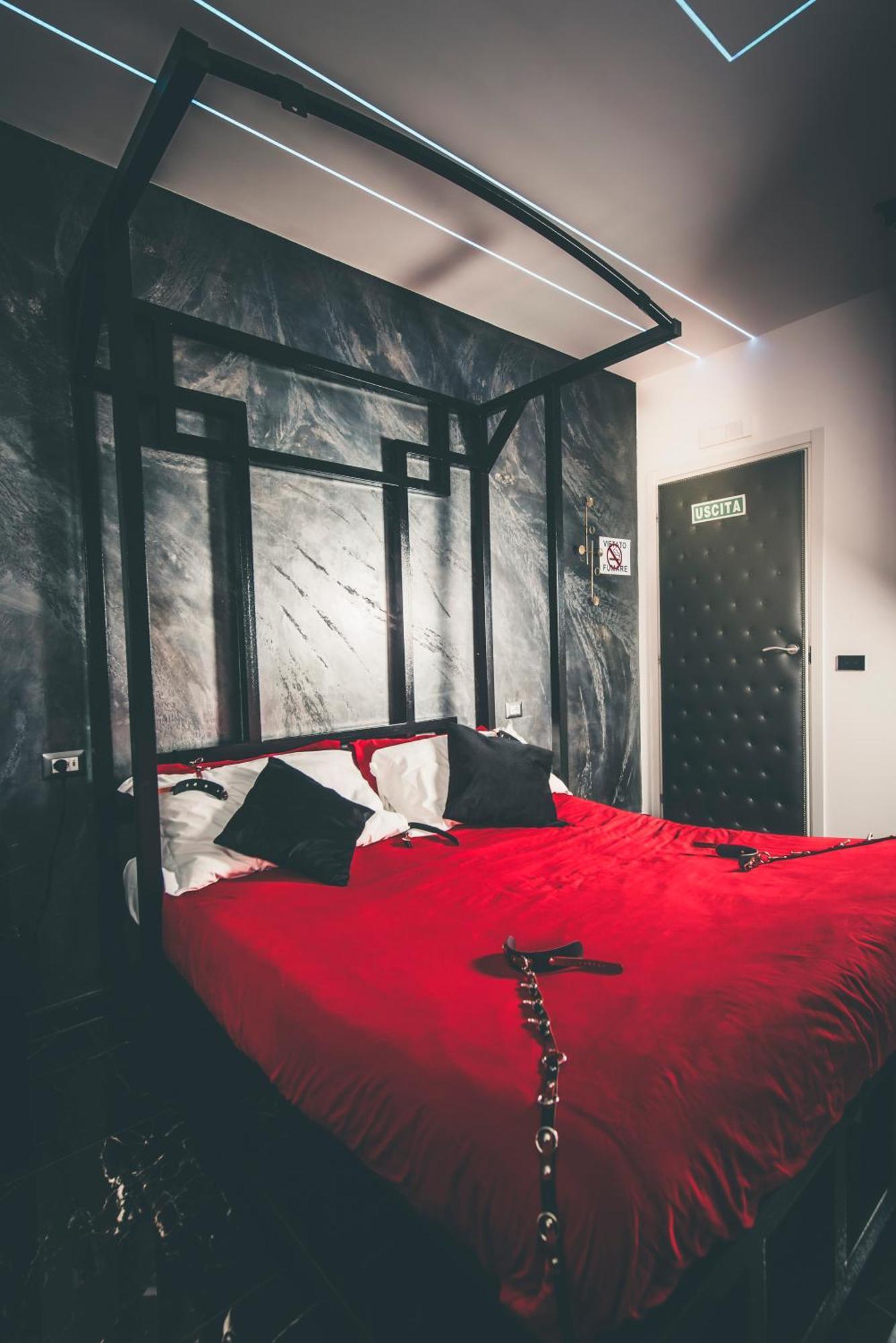 Suite Luxury Bdsm 로마 객실 사진